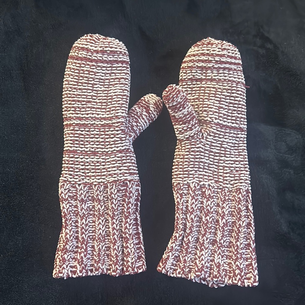 Melrose and Market warm fleece striped mittens red and white